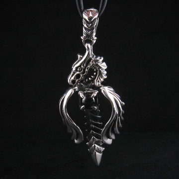 Ciondolo Gotico in Argento Sterling 925 con Drago Angelo in Onice Nero
