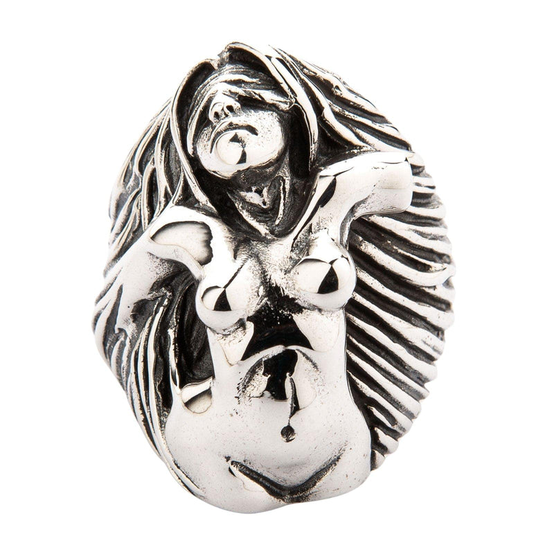 Ein künstlerischer Damenring aus massivem Sterlingsilber mit einer hochreliefierten Skulptur mit kunstvoll fließendem Haar.