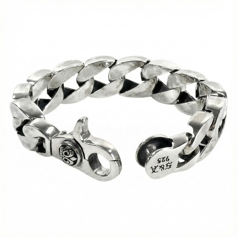 Gesamtansicht des massiven 19 mm breiten Armbands aus Sterlingsilber mit kubanischem Gliederdesign und hochglanzpolierter Oberfläche.