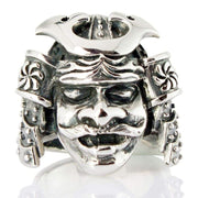 A direct front view of the Japanese warrior ring, highlighting the fierce expression of the samurai mask and helmet crest.