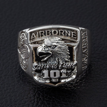 Pánský prsten z ryzího stříbra 101. výsadkové divize s ikonickým znakem "Screaming Eagles".