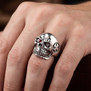 Close-up of a men's ring with a 17mm x 20mm face size worn on a male hand