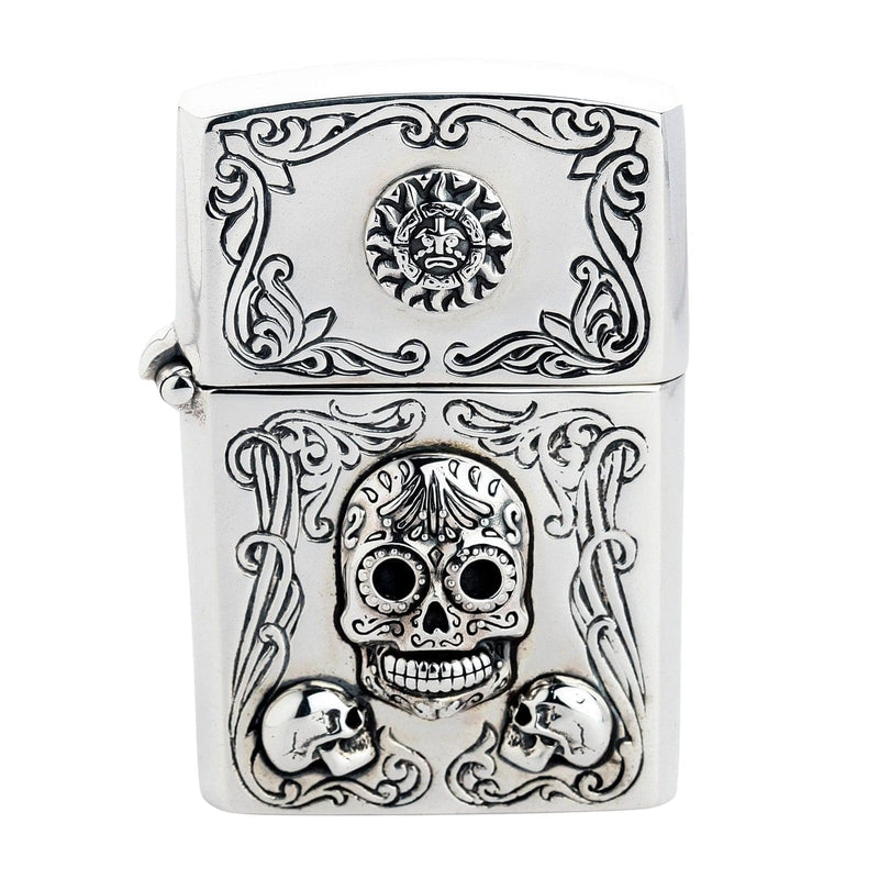 手工制作的銀銀墨西哥糖皮 Zippo 案例的前景。