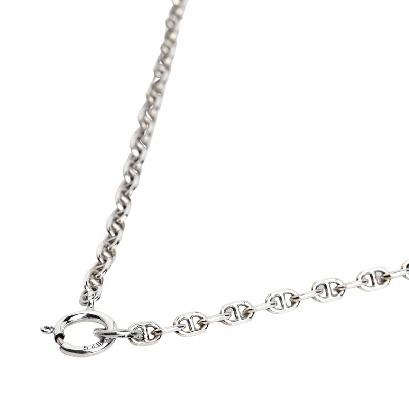 Ein zartes 2mm Sterling-Silber-Ankerkettchen mit einem brillianten, hochglänzenden Finish, perfekt für den täglichen Gebrauch.