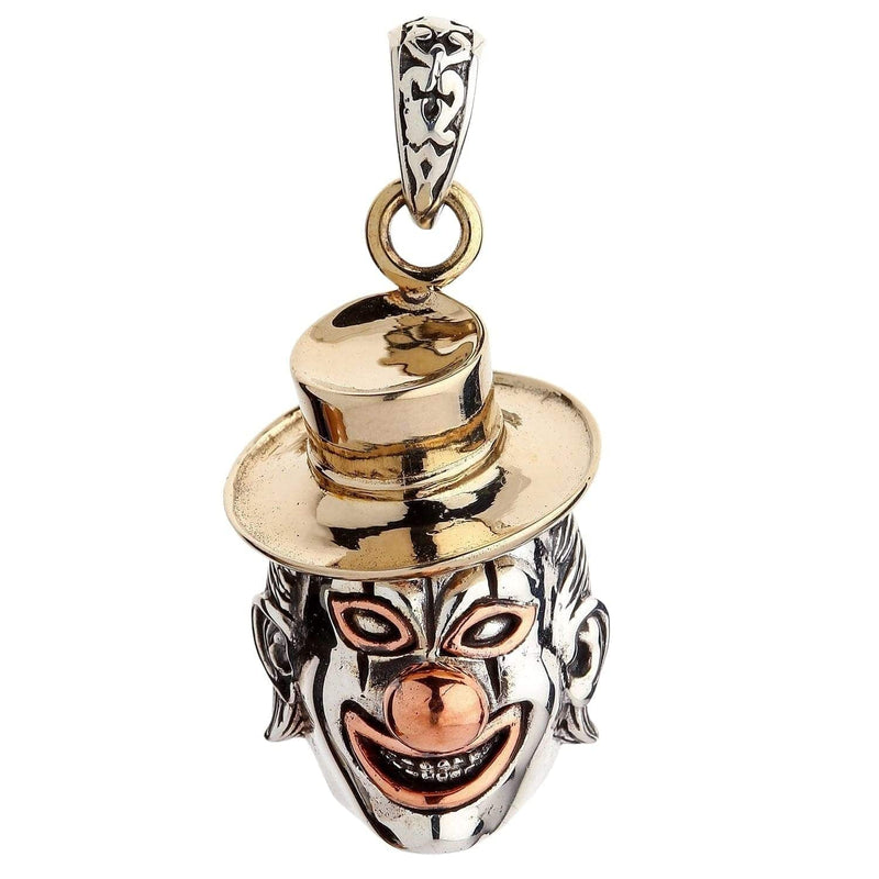 Vista frontal del colgante de plata esterlina con payaso, que presenta un sombrero de copa pulido y una nariz de cobre.