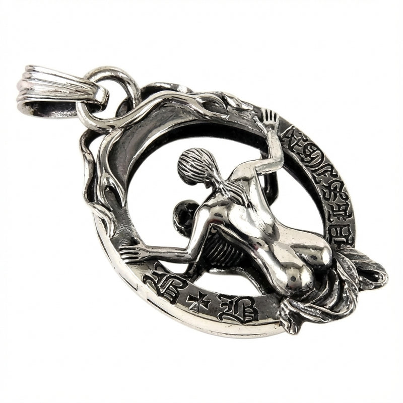 Colgante de espejo Memento Mori de plata esterlina con una figura detallada de mujer desnuda y grabados góticos, joyería de motociclista hecha a mano
