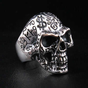 Anello teschio tatuato in argento sterling 925 con simboli del dollaro incisi vista laterale