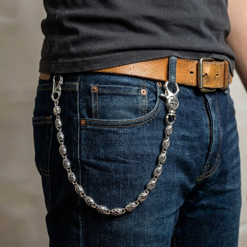 Cadena para cartera estilo tribal en plata de ley 925 con diseño de barril, ideal para vaqueros, equipada con cierres de seguridad.