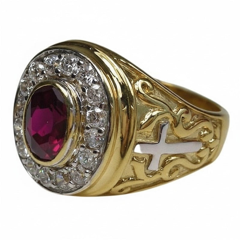 Un anello da prete in oro giallo per uomini con una pietra centrale di rubino rosso prominente e dettagli incrociati.