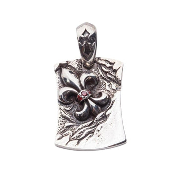 前景 銀色 Fleur de Lis 狗標簽 帶紅色<unk>石的 Pendant。