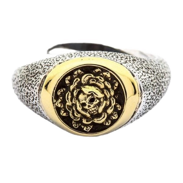 Cráneo de plata y bronce con anillo de rosa