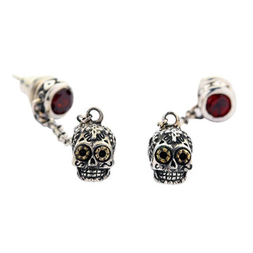 Et par solide sterling sølv dangle sukkerkranium øreringe med strålende røde ædelstensstuds og gyldne øjne Calavera charms.