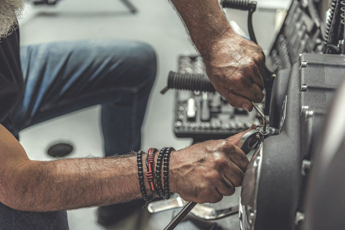 7 ótimas maneiras pelas quais as pulseiras de motociclista ajudam você a se expressar