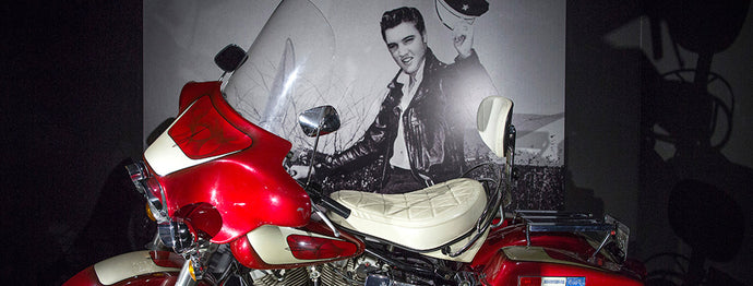 Elvis agus a Harley: Paisean Rúnda Rí na Carraige agus na Roll