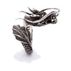 Anello in argento sterling 925 lavorato a mano con occhi in CZ rossi, che mostra dettagliate squame e vista laterale della coda piumata.