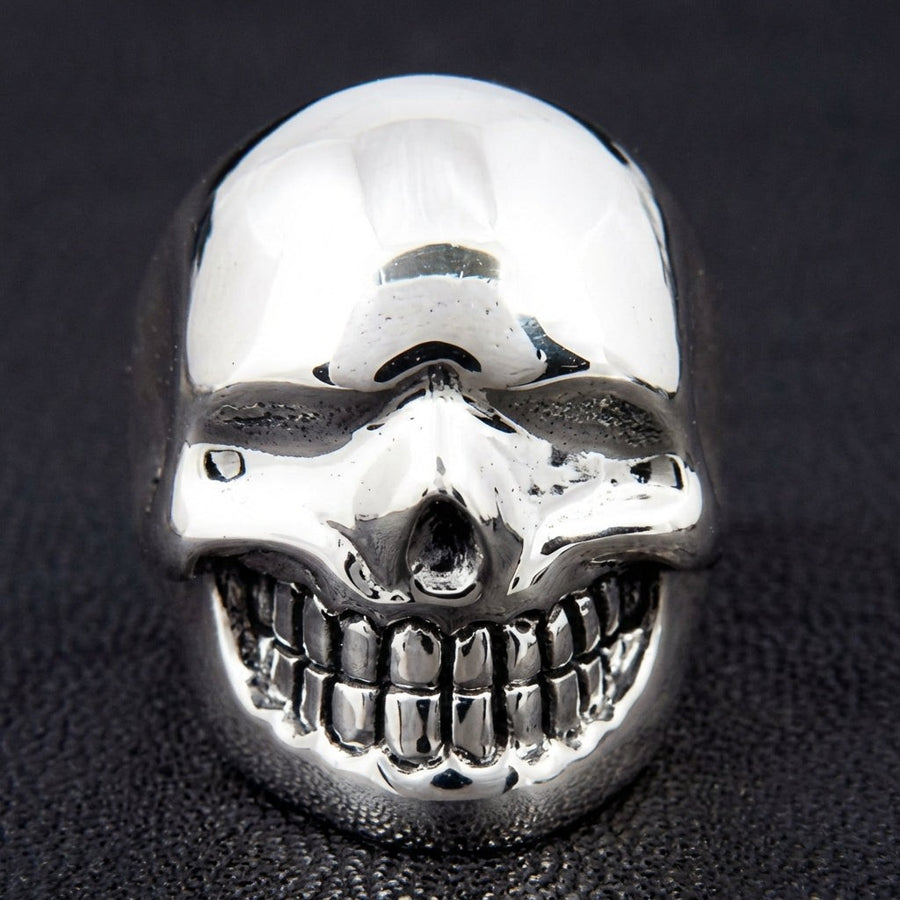 925 Sterlingsilber Totenkopf-Ring in Frontansicht mit polierter, glatter Oberfläche und detaillierten Zähnen
