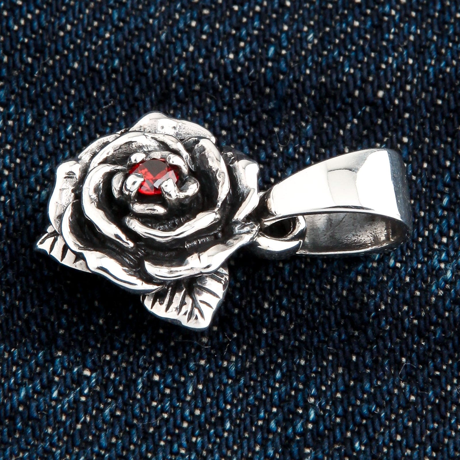 YFN Memento Mori - Collana in argento Sterling Momento Mori, con ciondolo a forma di rosa e teschio, idea regalo per donna YFN Memento Mori - Collana in argento Sterling Momento Mori, con ciondolo a forma di rosa e teschio, idea regalo per donna