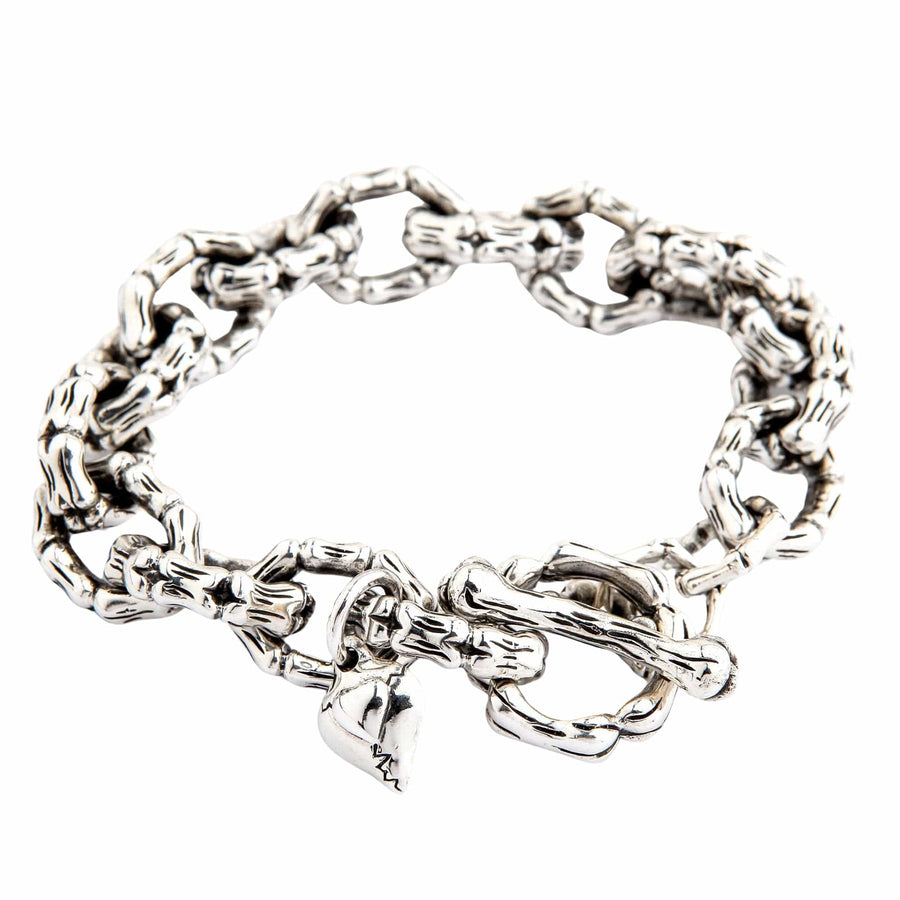 Vue d'ensemble du bracelet à maillons en os en argent sterling montrant les maillons squelettiques entrelacés