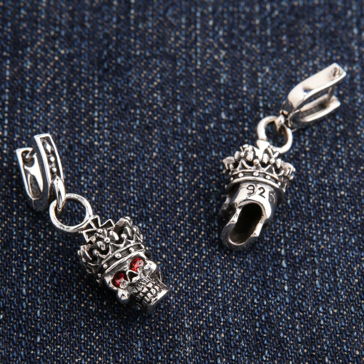 Oorbellen dubbele ketting hanger met kruis - zwart Oorbellen dubbele ketting hanger met kruis - zwart