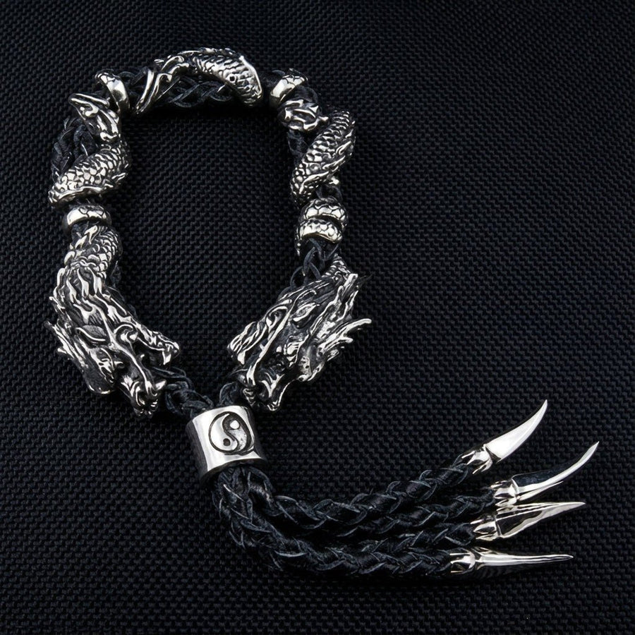 Két 925-ös sterling ezüst sárkányfej fekete fonott bőr karkötőn jin-jang gyönggyel és éles karom medálokkal
