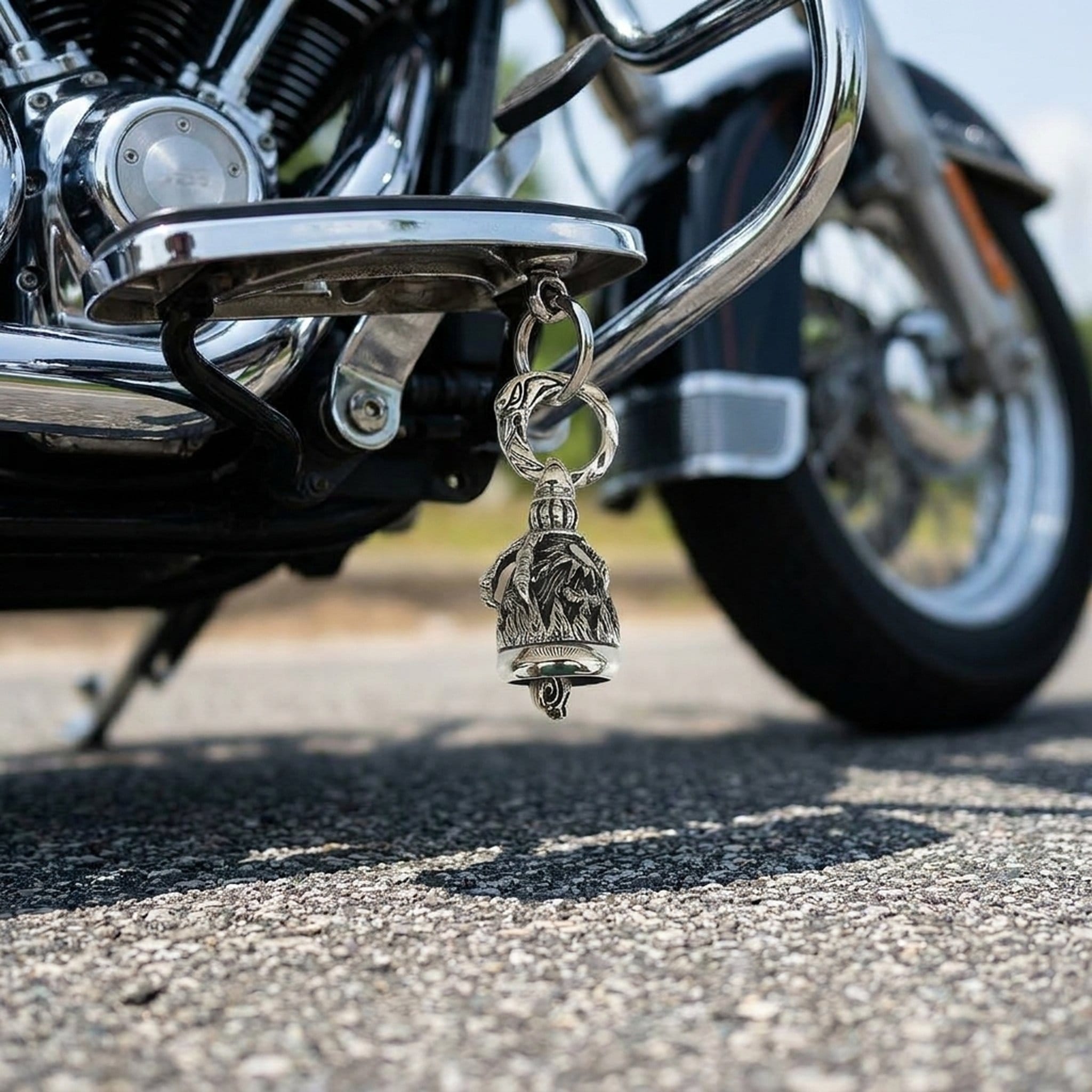 E.シュミット　スターリングシルバーベル Eagle Guardian Bell — 実際に音を奏でるバイカーペンダント