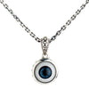 Un colgante de ojo malo de plata esterlina sólida con un ojo azul realista y un cierre bellamente detallado y ornamentado.