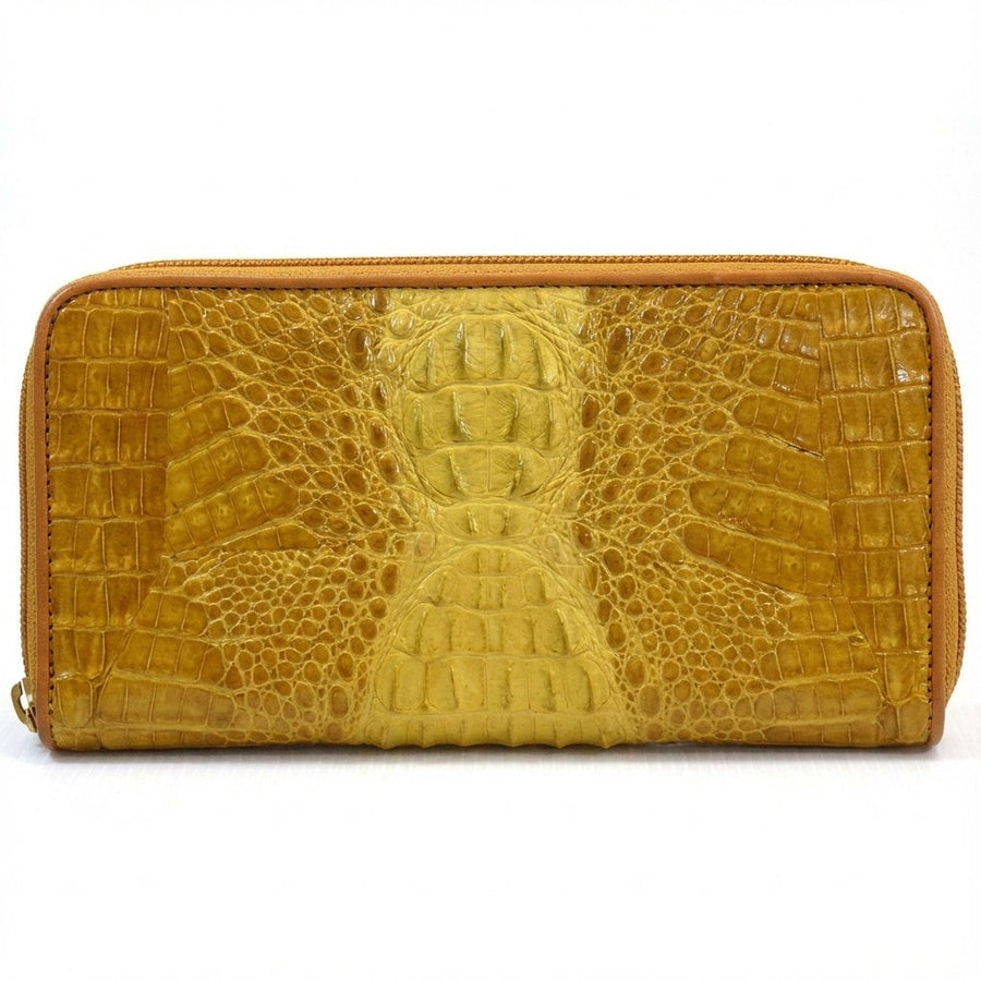 Cartera de cocodrilo amarilla exótica que muestra el auténtico patrón de textura de escamas de lomo.