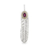 Ciondolo a piuma in argento sterling .925, con granato rodolite ovale e cordoncino ritorto d'ottone, vista frontale