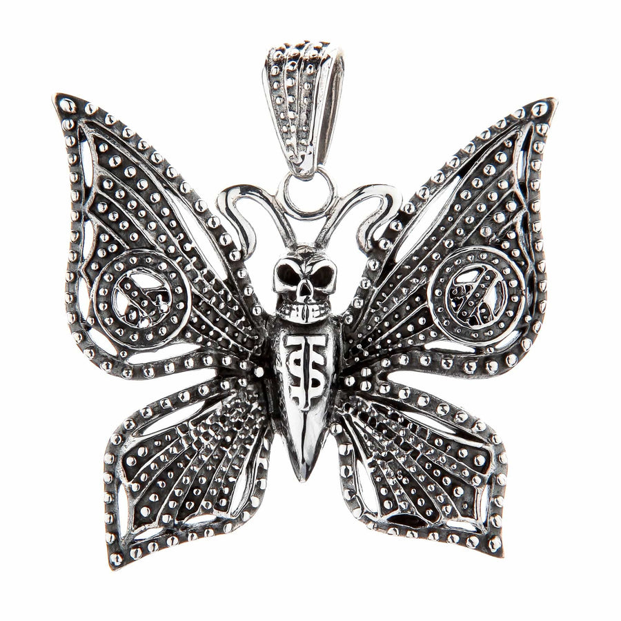 Vorderansicht des gotischen Totenkopf-Schmetterling-Anhängers aus Sterlingsilber mit filigranen Flügeln.