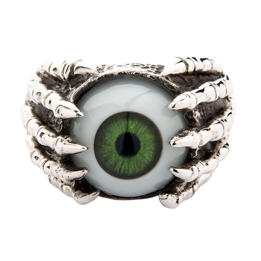 Vue de face de la bague gothique en argent sterling avec œil vert, montrant des griffes de dragon détaillées tenant un globe oculaire.