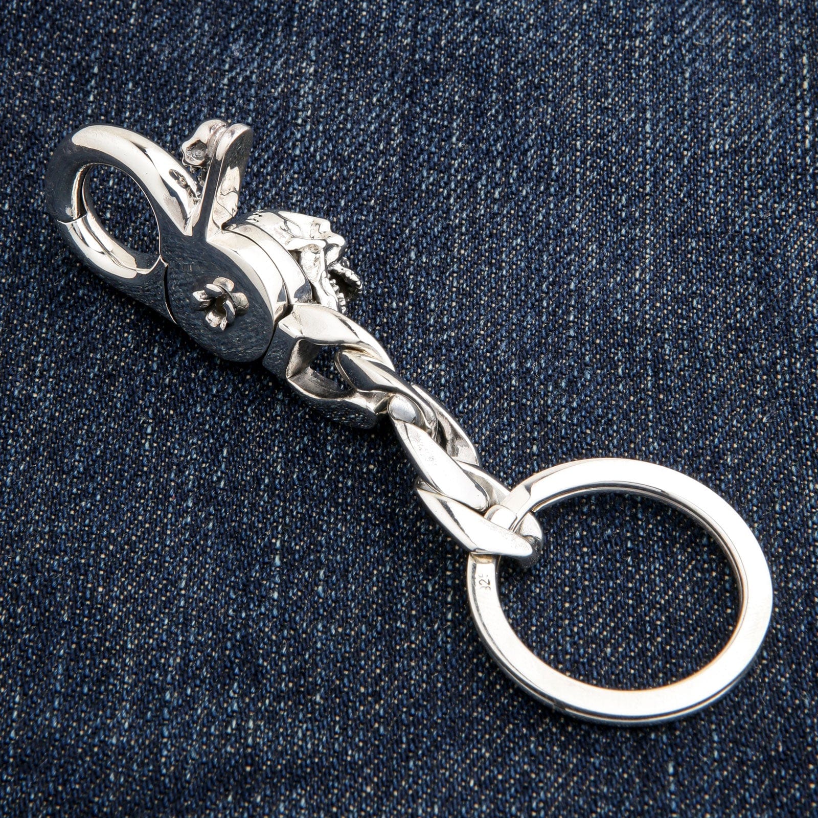 Pop-Eye Skull Silver Keychain — One-Hand Grip Fob