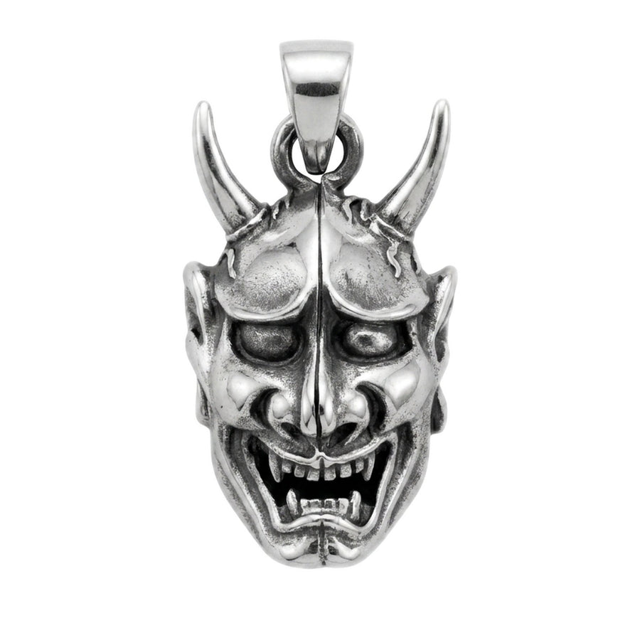 Vedere frontală a unui pandantiv cu masca demonului Hannya din argint sterling 925, cu coarne, colți dezgoliți și detaliu oxidat