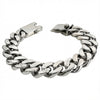 Ein schweres 18-mm-Armband mit kubanischen Gliedern aus massivem Sterlingsilber mit einer brillanten Hochglanzoberfläche.