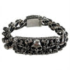 Bracelet d'identification de motard en argent 925 avec tête de mort vue de face montrant les sculptures détaillées de la tête de mort sur l'argent 925