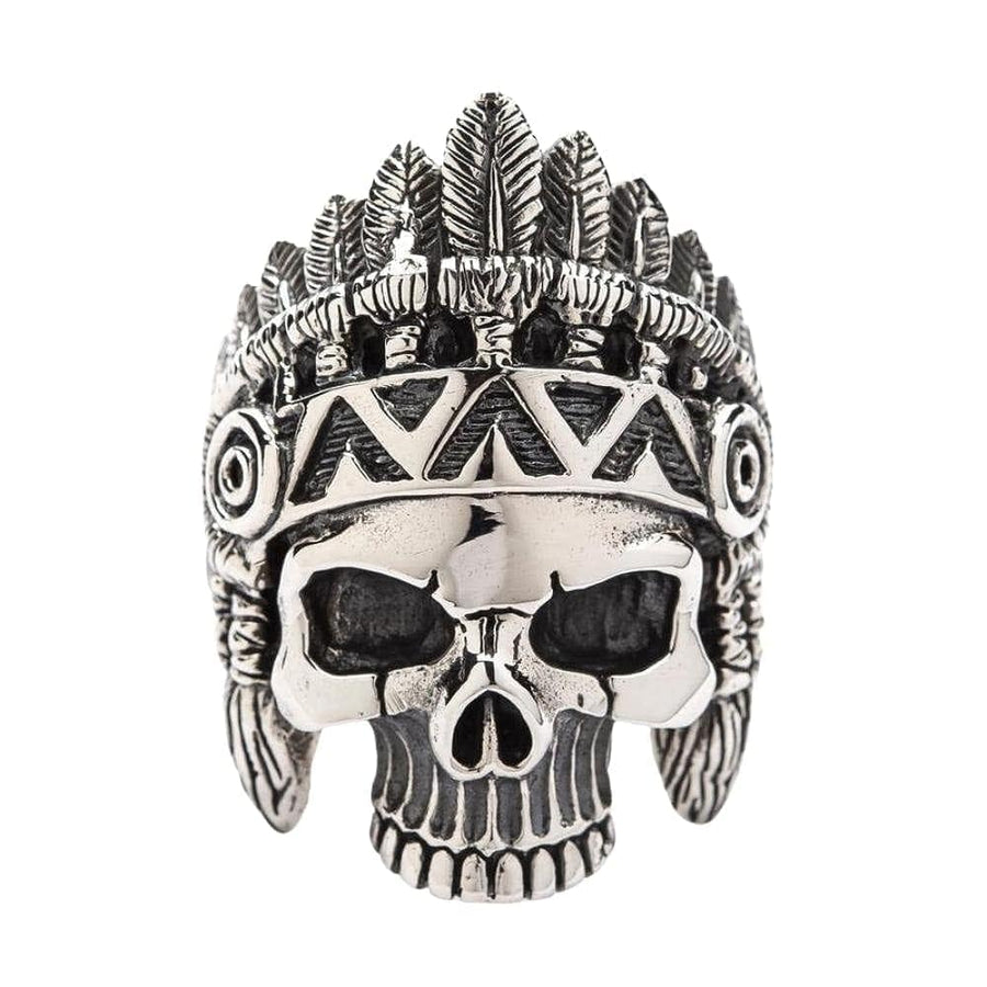Anillo de plata esterlina grande con cráneo indio jefe con un sombrero plumado detallado.