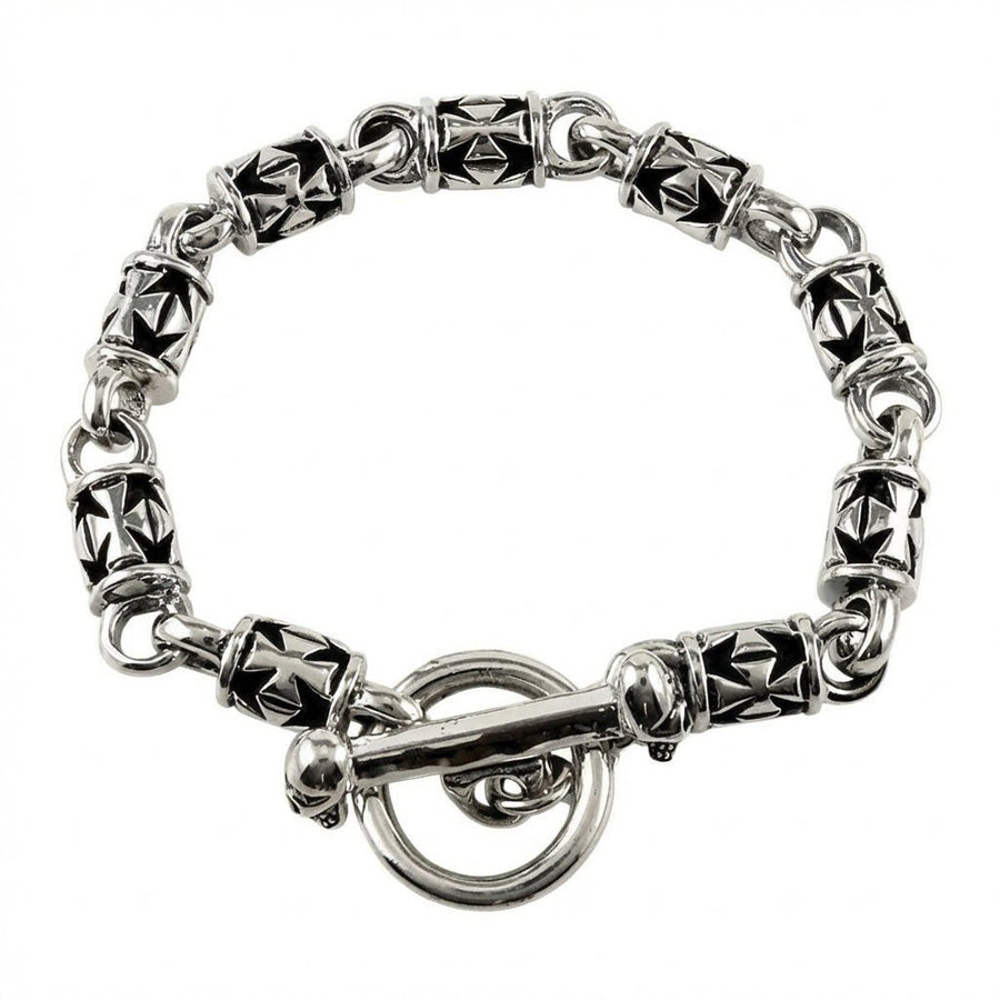 Vollständige Rundumansicht eines Iron-Cross-Armbands aus Sterlingsilber mit vierarmigen Gliedern und Totenkopf-Knebelverschluss.
