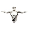 Een direct frontale weergave van de sterlingsilverbij langhoornskull-pendentief, die de complexe en realistische details toont.