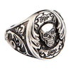 En massiv sterling silver Por Vida-dödskallering för herr, ett smycke i chicano-inspirerad bikerstil.