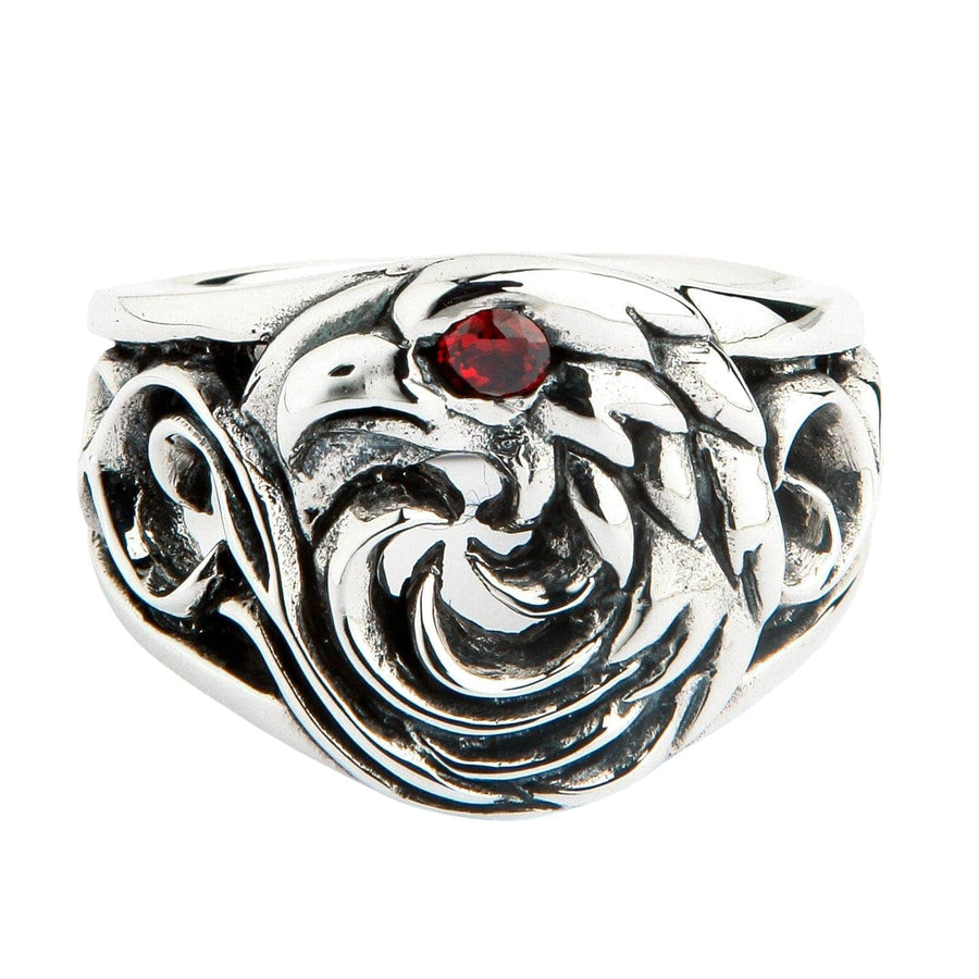Un potente anello da uomo a forma di aquila in argento sterling, con un design tribale unico e stilizzato e un singolo occhio rosso infuocato.