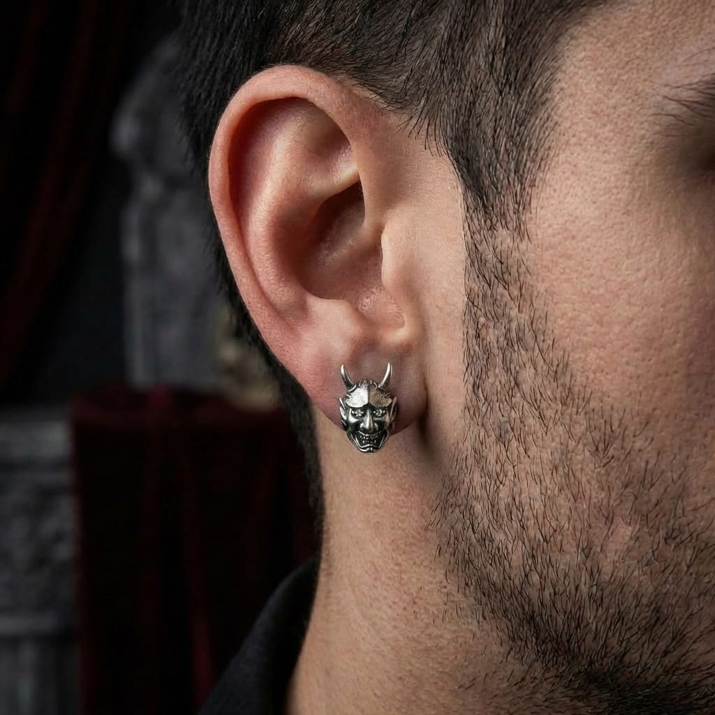 Clous d'oreilles Oni Devil Mask - Boucles d'oreilles gothiques japonaises audacieuses Clous d'oreilles Oni Devil Mask - Boucles d'oreilles gothiques japonaises audacieuses