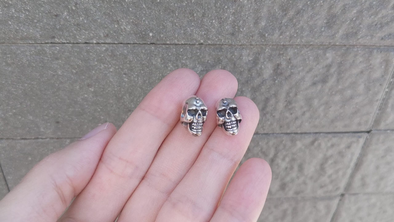ビッグスカル スターリングシルバー バイカースタッドピアス