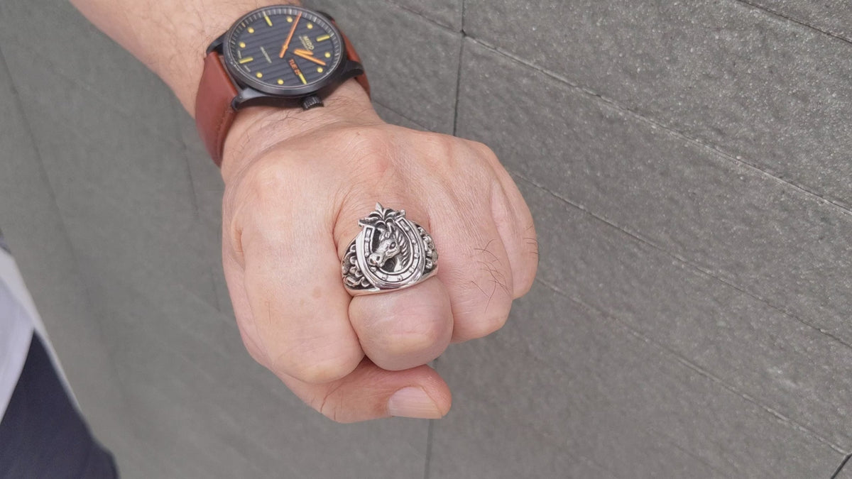 中世風ホースリング — 幸運の騎手バンド | Bikerringshop