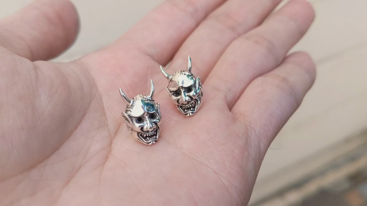 鬼のデビル スタッドピアス — ハンドメイド ゴシックペア