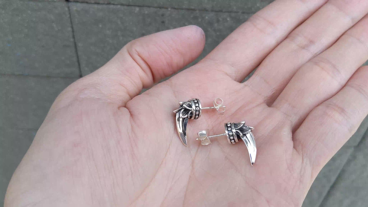 ゴシック・クロー・スタッドピアス — .925スターリングシルバー、20mm 
