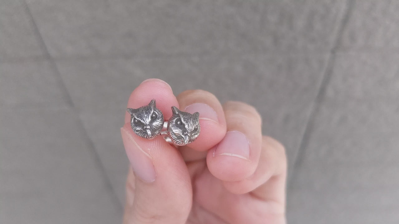 フクロウスタッドピアス — 手作り スターリングシルバー製スタッド