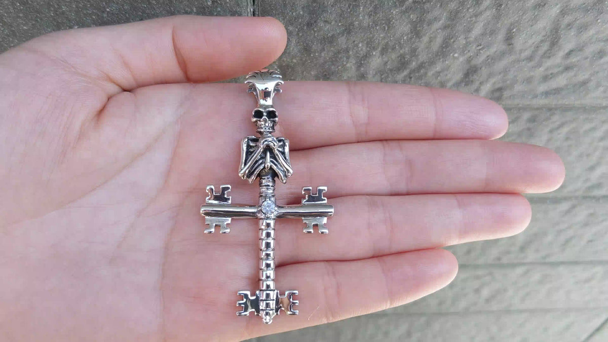 スカルキーペンダント — ゴシックシルバーネックレス | Bikerringshop