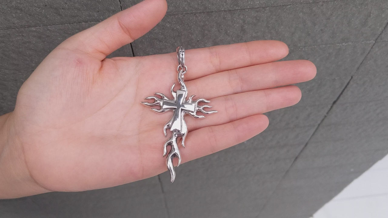 CROSS　Jewelers Collection Flamestitch Flame Cross Pendant — Oxidized .925 Silver for Riders