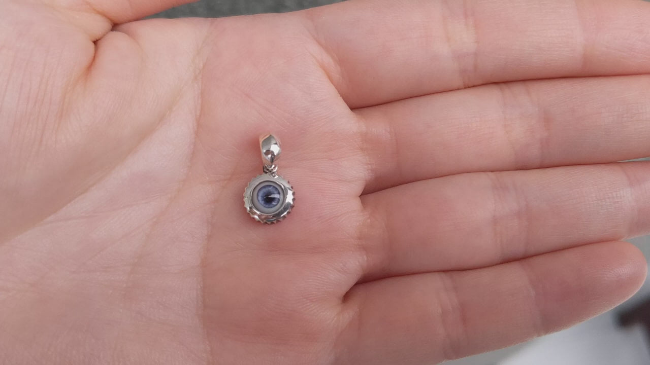 Kleine Evil Eye hanger — Industriële zilveren bedel met zetting