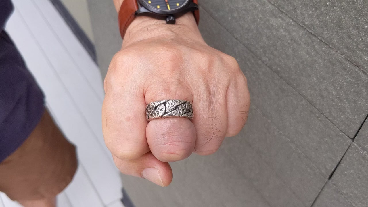 メンズ・ハンマー加工リング — ラギッドなデイリーバンド | Bikerringshop