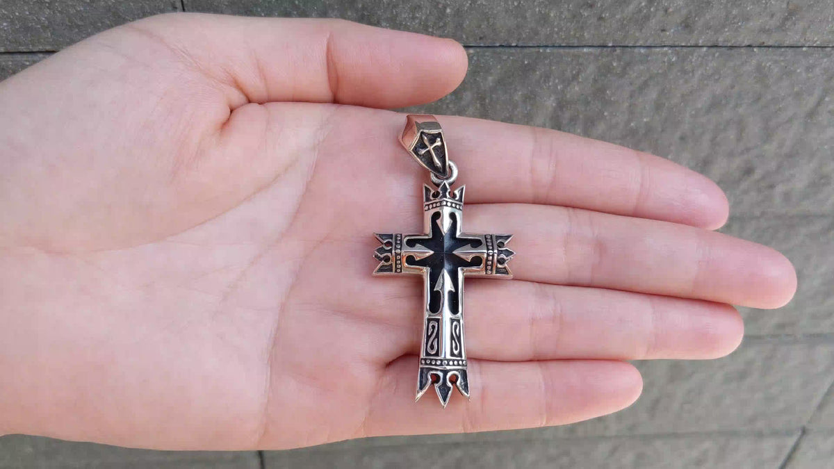 ゴシッククロス ペンダント | 重厚なシルバーアクセサリー